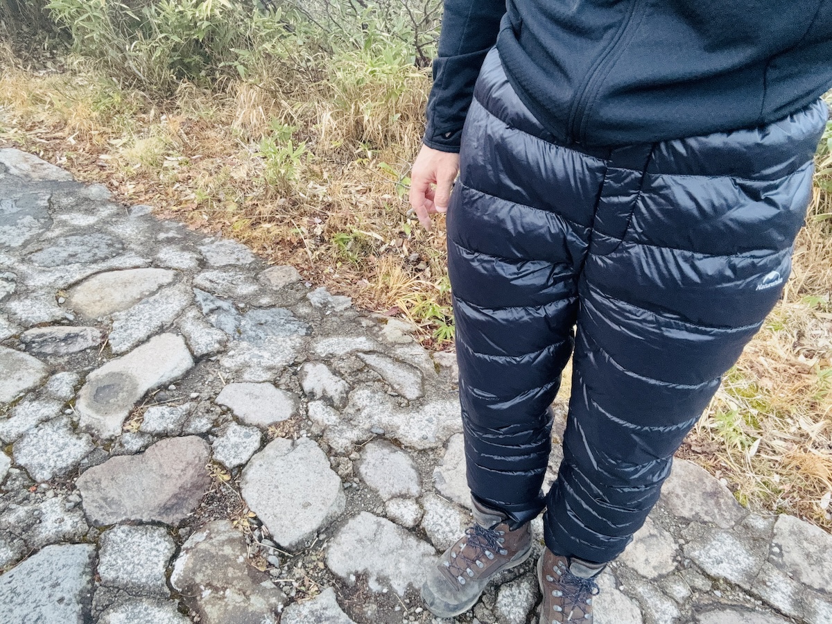 マッシュが使っている登山道具リスト(ネイチャーハイク800FPダウンパンツ)