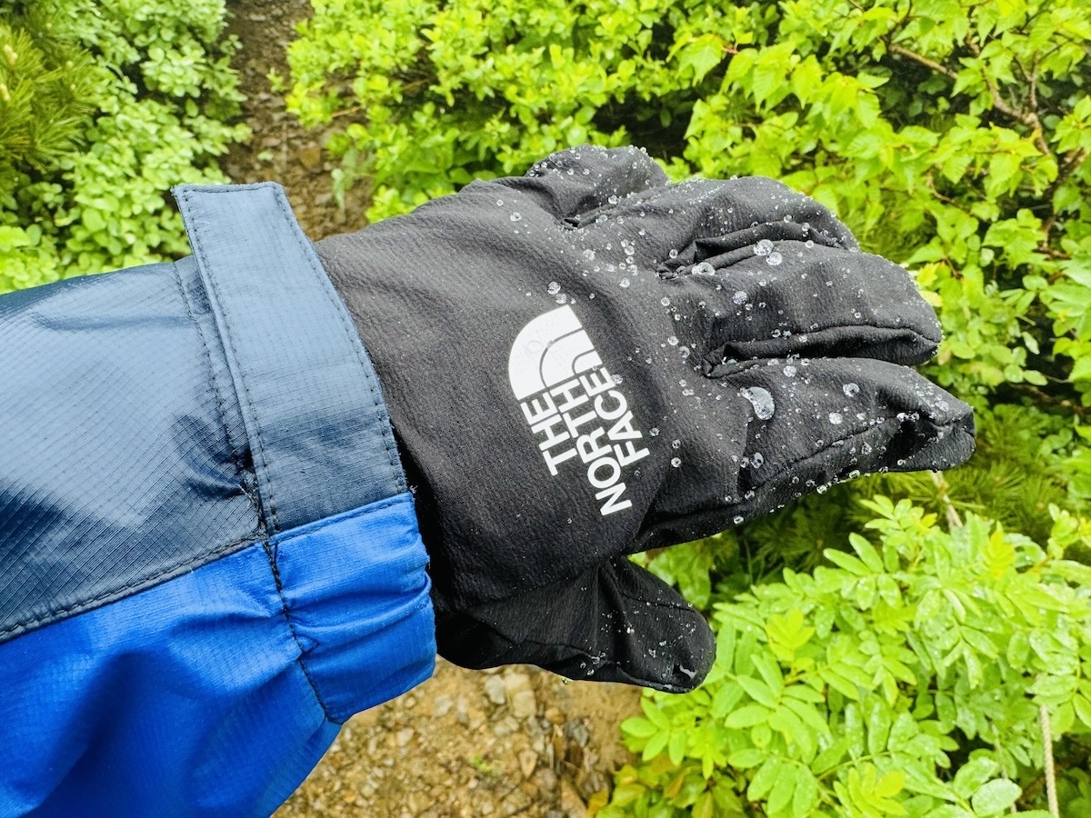 マッシュが使っている登山道具リスト(ザ・ノースフェイスL1プラスシェルグローブ)