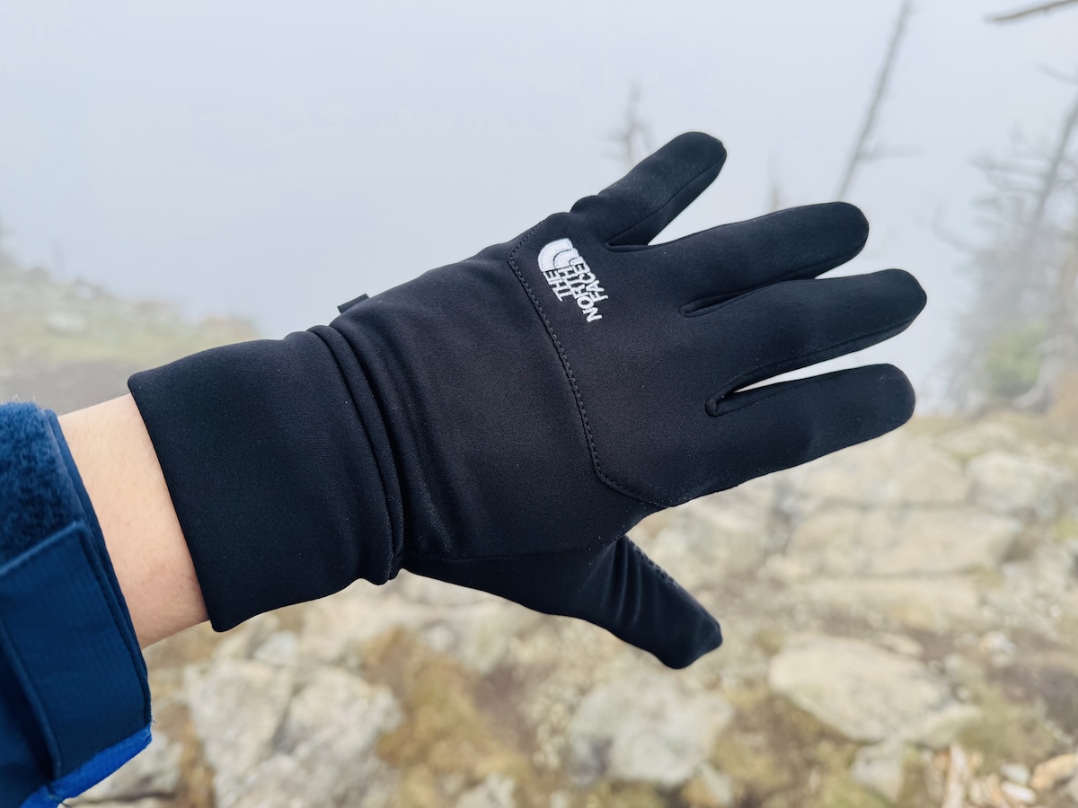 マッシュが使っている登山道具リスト(ザ・ノースフェイスイーチップグローブ)