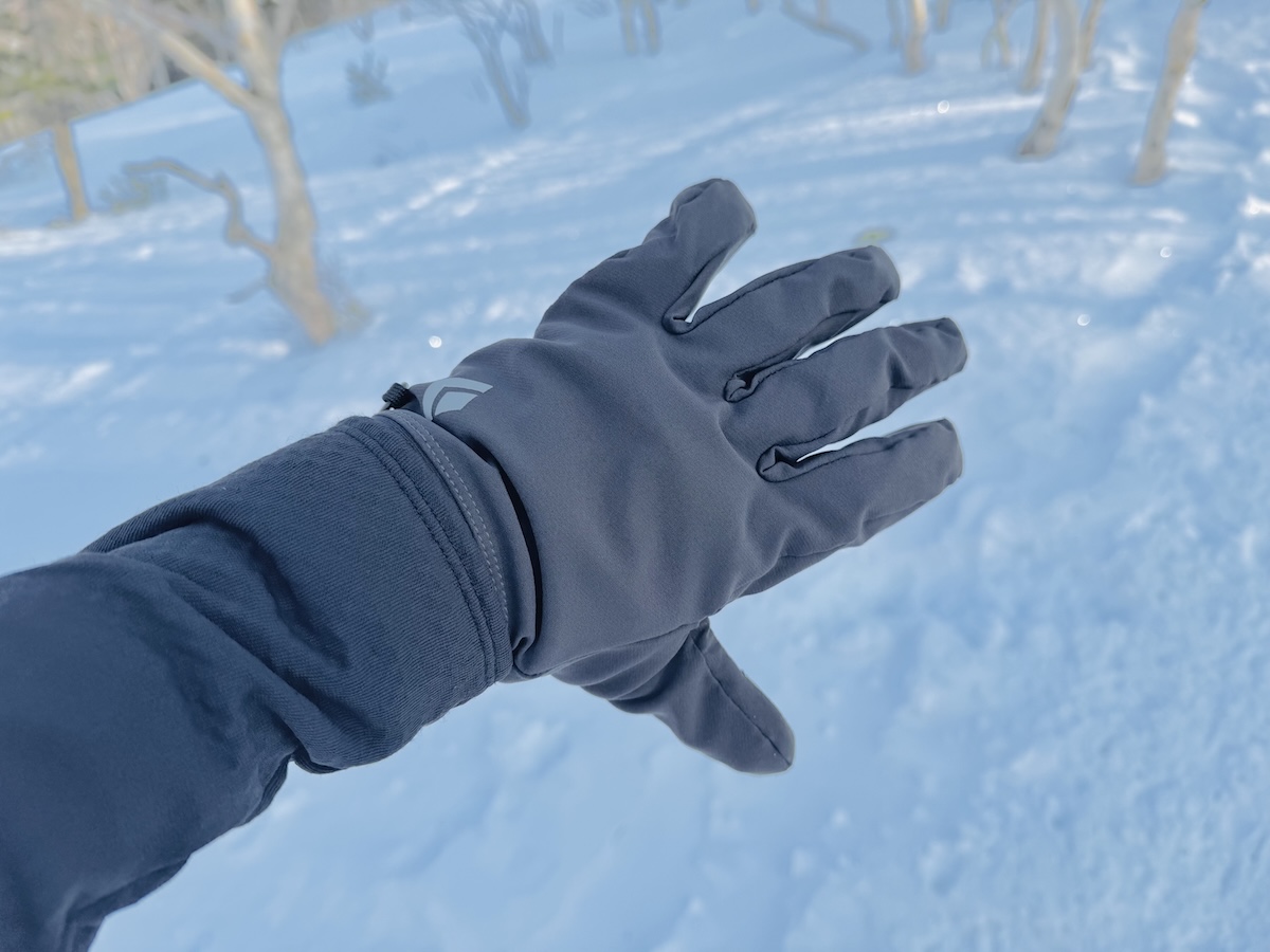 マッシュが使っている登山道具リスト(ブラックダイヤモンドミッドウェイトソフトシェルグローブ)