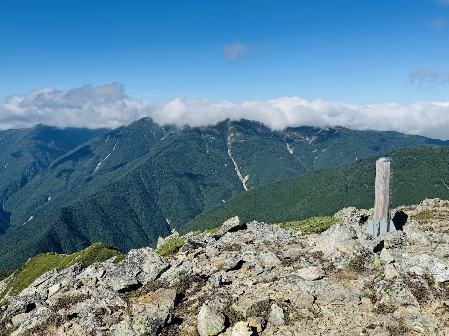 南アルプス仙塩尾根テント泊縦走登山(蝙蝠岳)