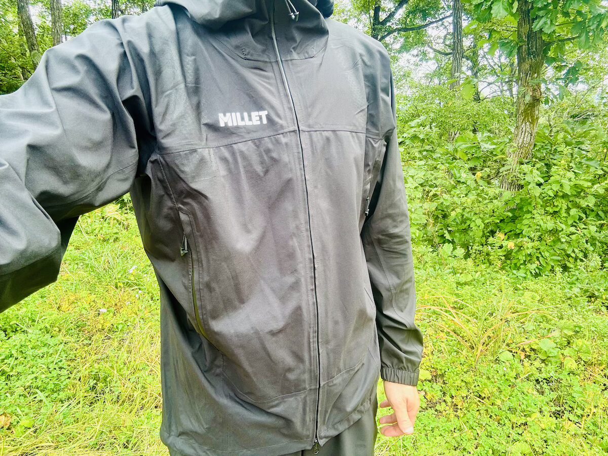 【ミレーティフォンストレッチジャケットをレビュー】GORE-TEXにも負けない！登山用レインウェアなのに超しなやかでとにかく蒸れない
