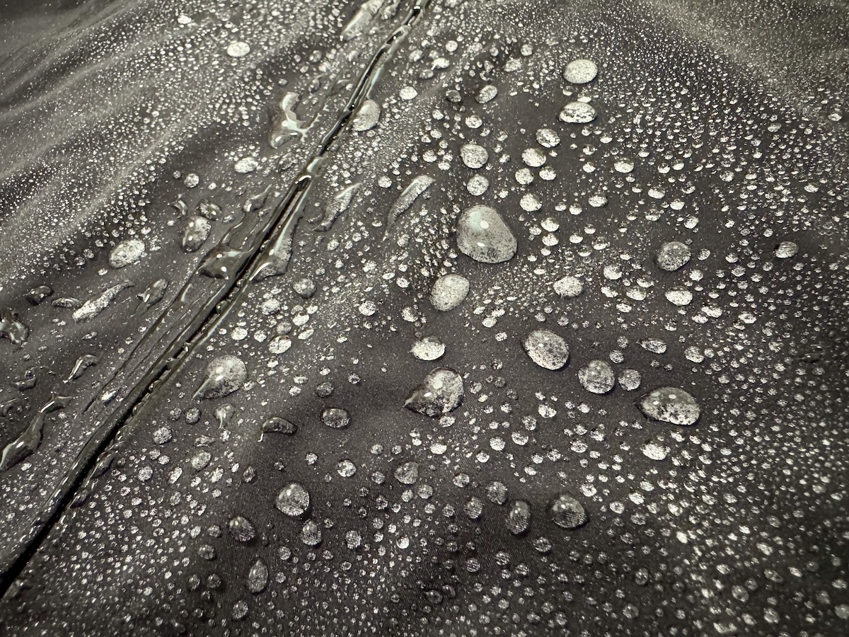 【ミレーティフォンストレッチジャケットをレビュー】GORE-TEXにも負けない！登山用レインウェアなのに超しなやかでとにかく蒸れない