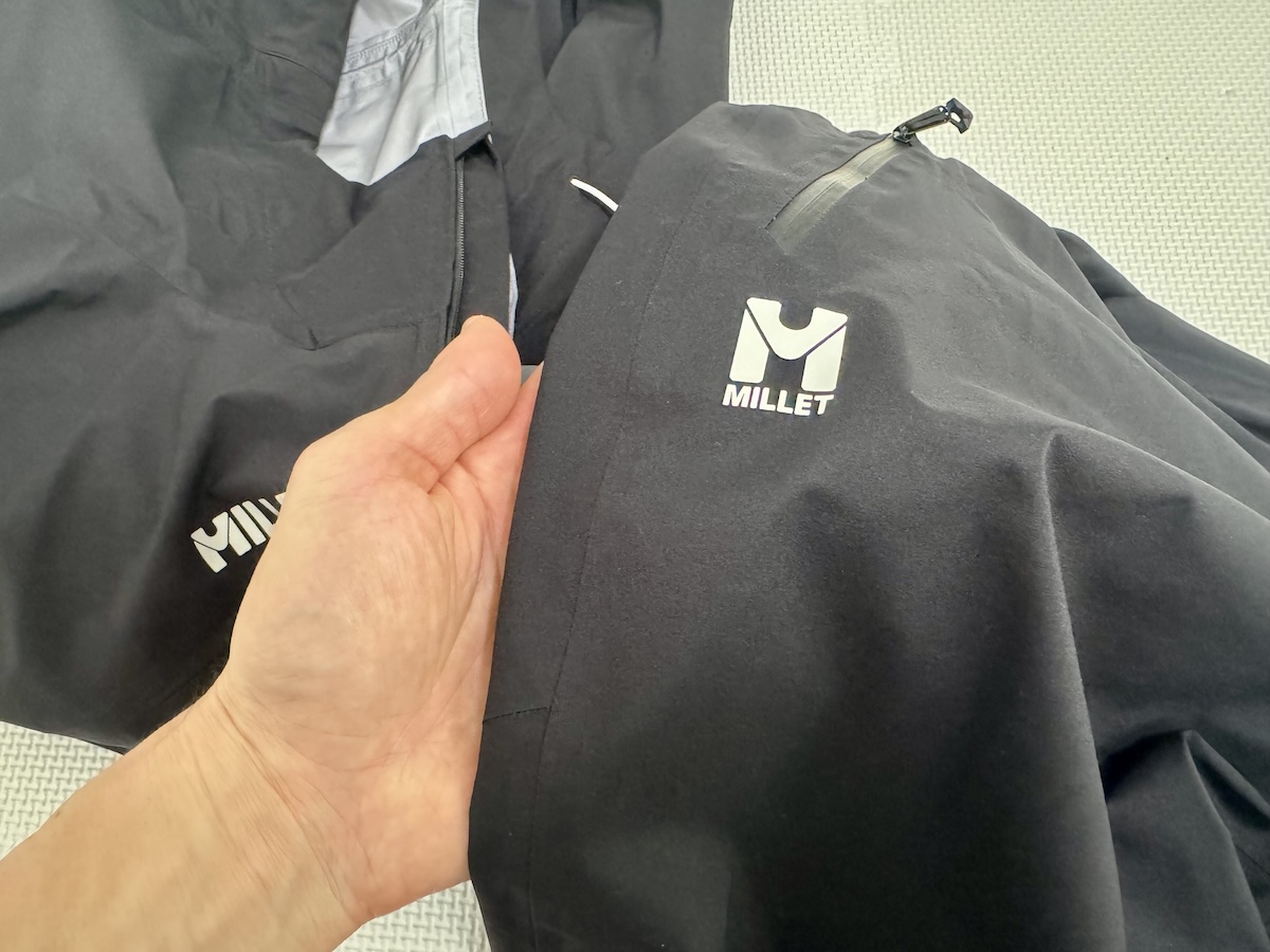 【ミレーティフォンストレッチパンツをレビュー】雨の登山でも不快感を軽減!高透湿レインパンツの実力を徹底解説